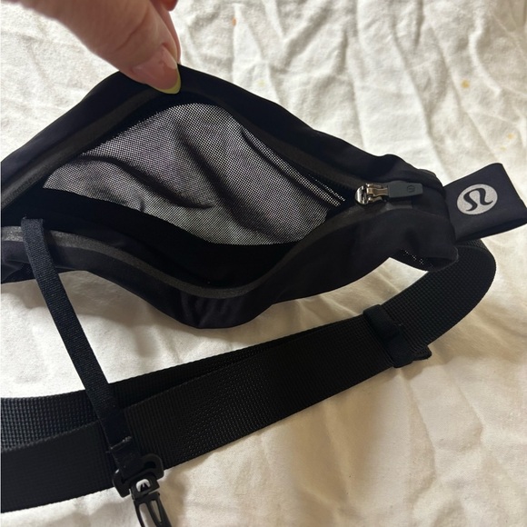 lululemon athletica Black everywhere Belt Bag - Picture 5 of 6